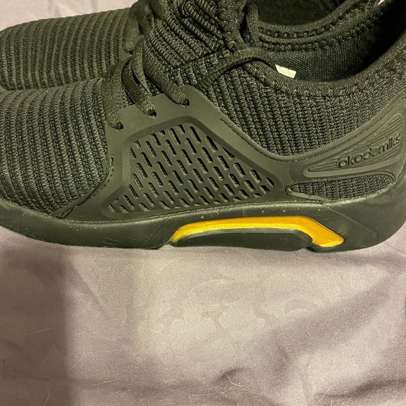 Akademiks men’s sneakers - Picture 4 of 6